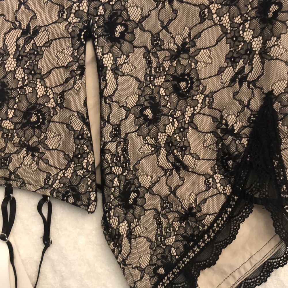 Elodie Deep V-Neck Lace Cami Bodysuit - Picture 7 of 9